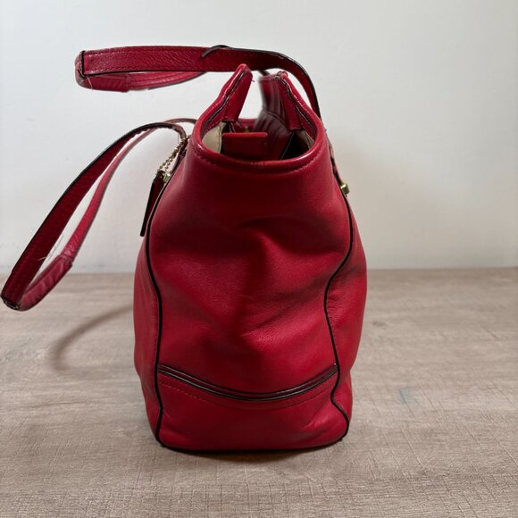 Vtg Coach Taylor Red Leather Purse - Picture 5 of 16